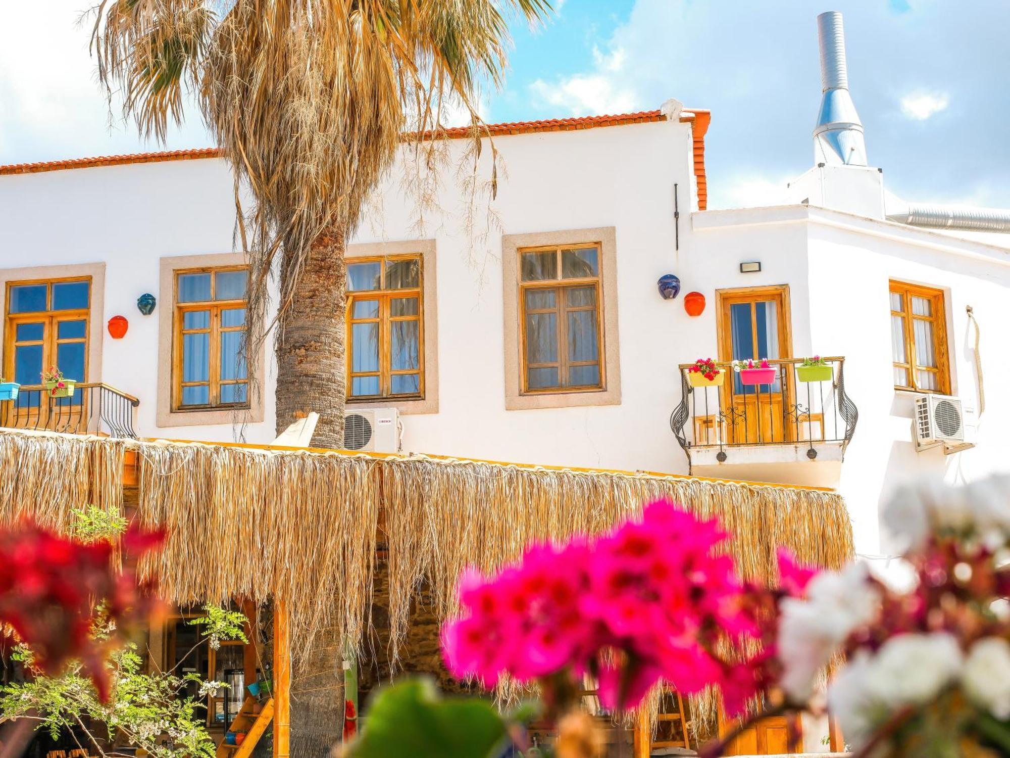 Cesme Puerhayal Pansiyon Exteriör bild